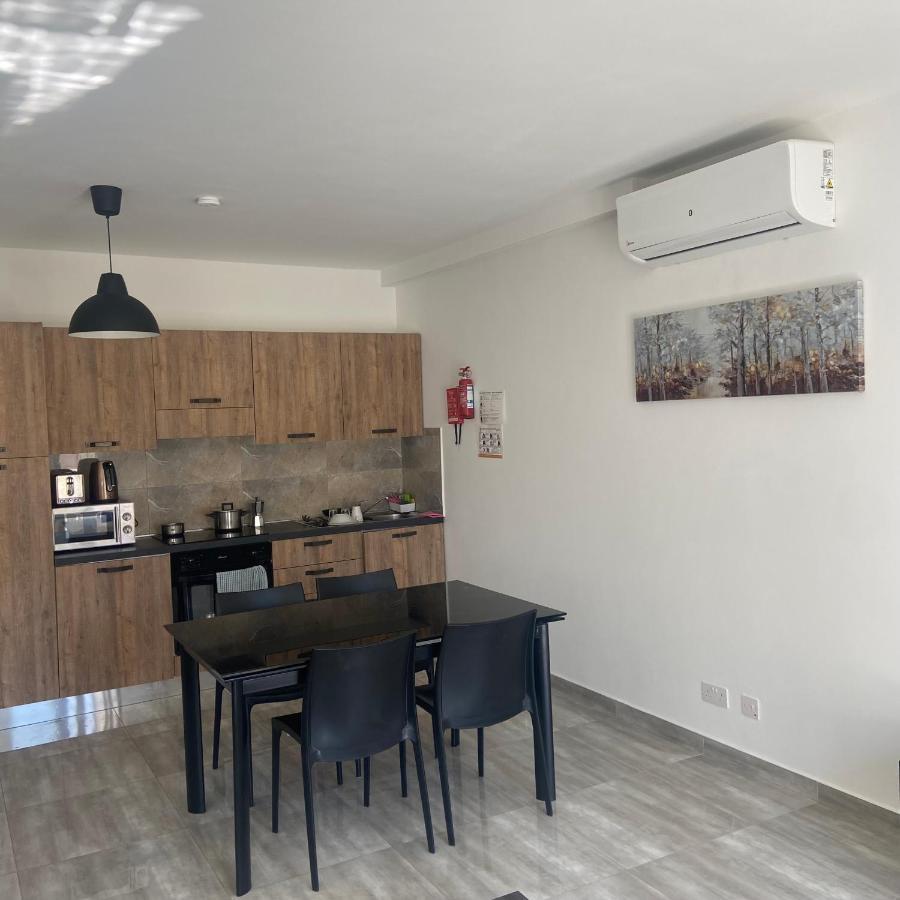 F10 Room 1, Private Double Room With Private Bathroom In Shared Flat Msida Exterior foto